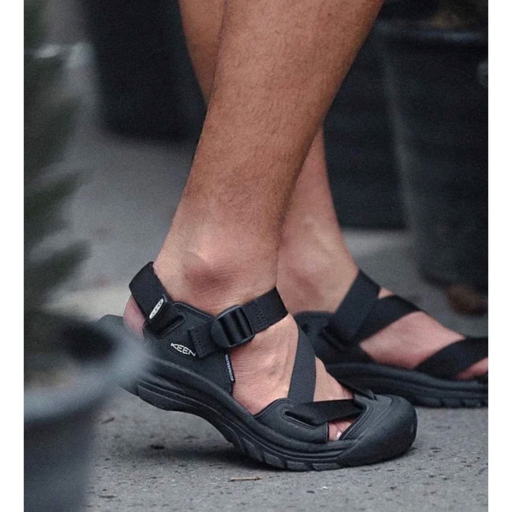 Keen  Men’s Zerraport II Sandals  in Black Size 12 NWOB